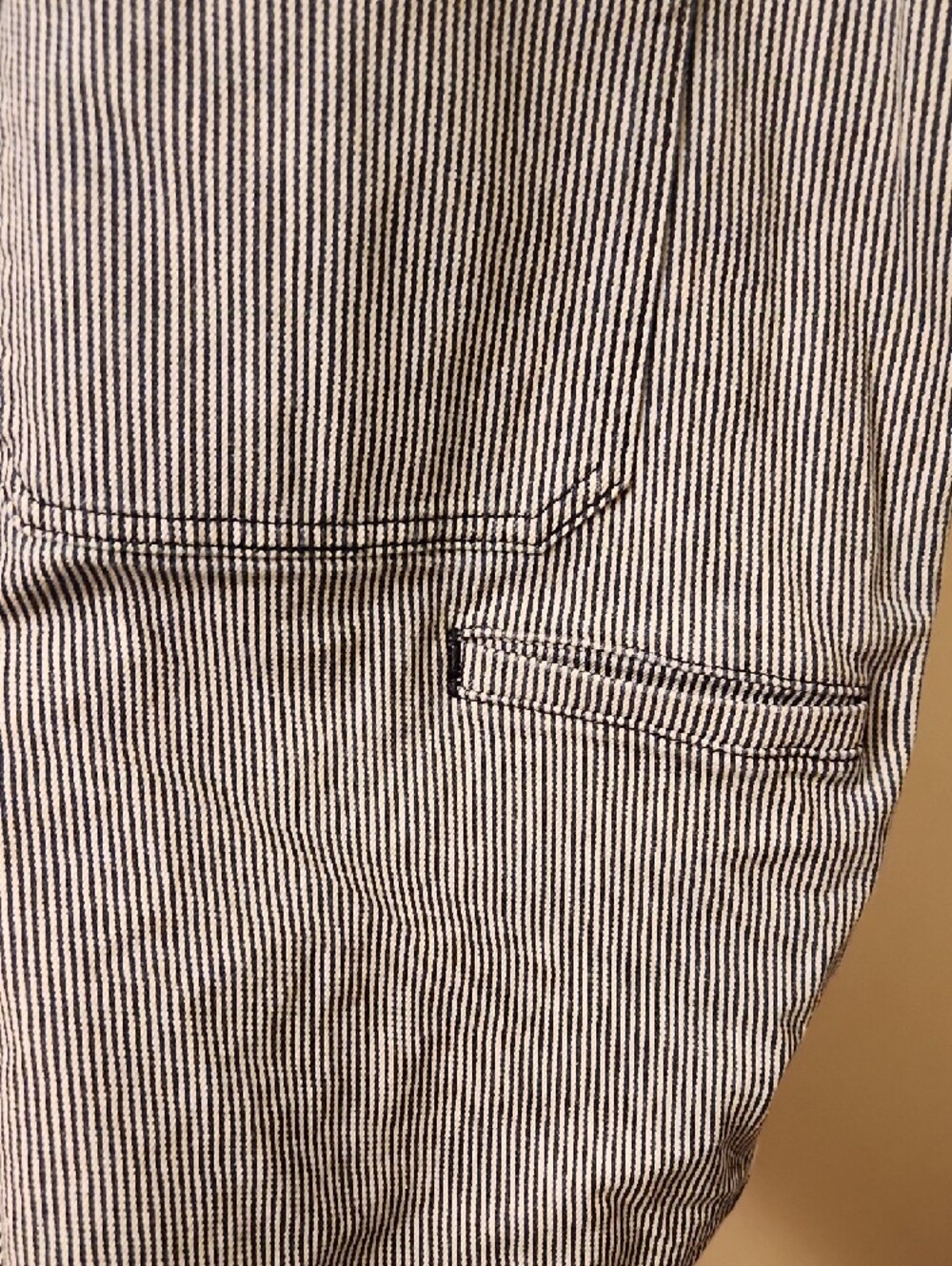 Duluth Striped Denim Short Overalls with Adjustable Black Straps Size L - Picture 8 of 8